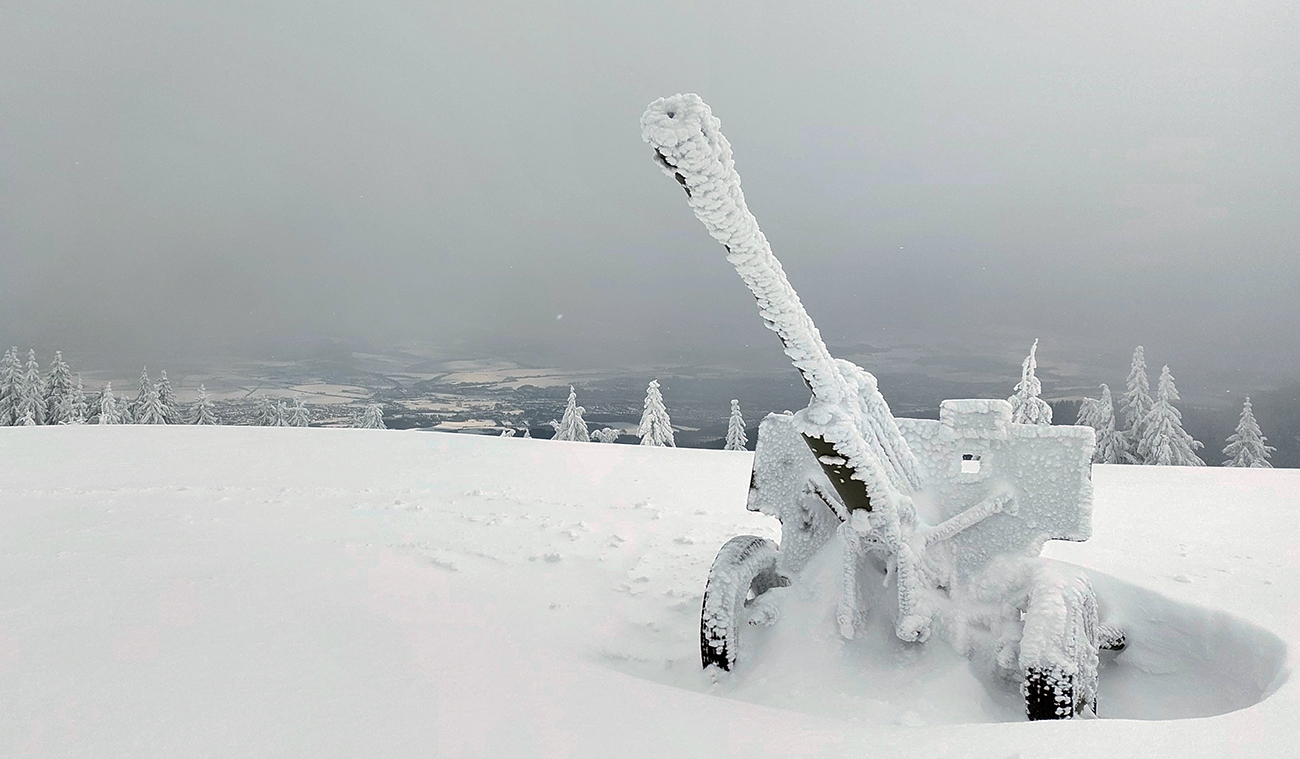 Sedlo_Okopy_medzi_Minčolmi_a_okienko_do_Turca.