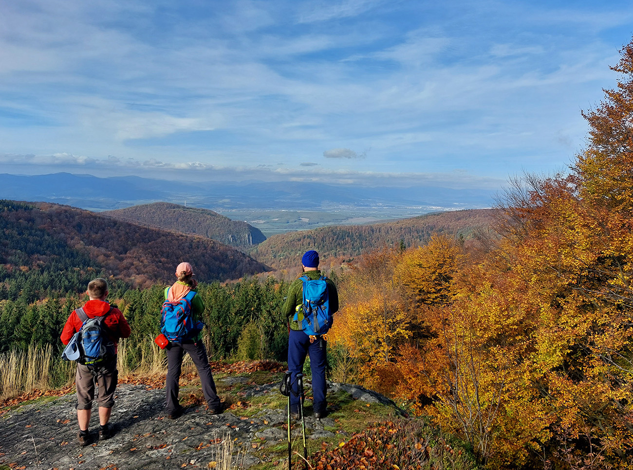 hradok-vtacnik-klastorska-skala-buchlov-v-jesennych-farbach