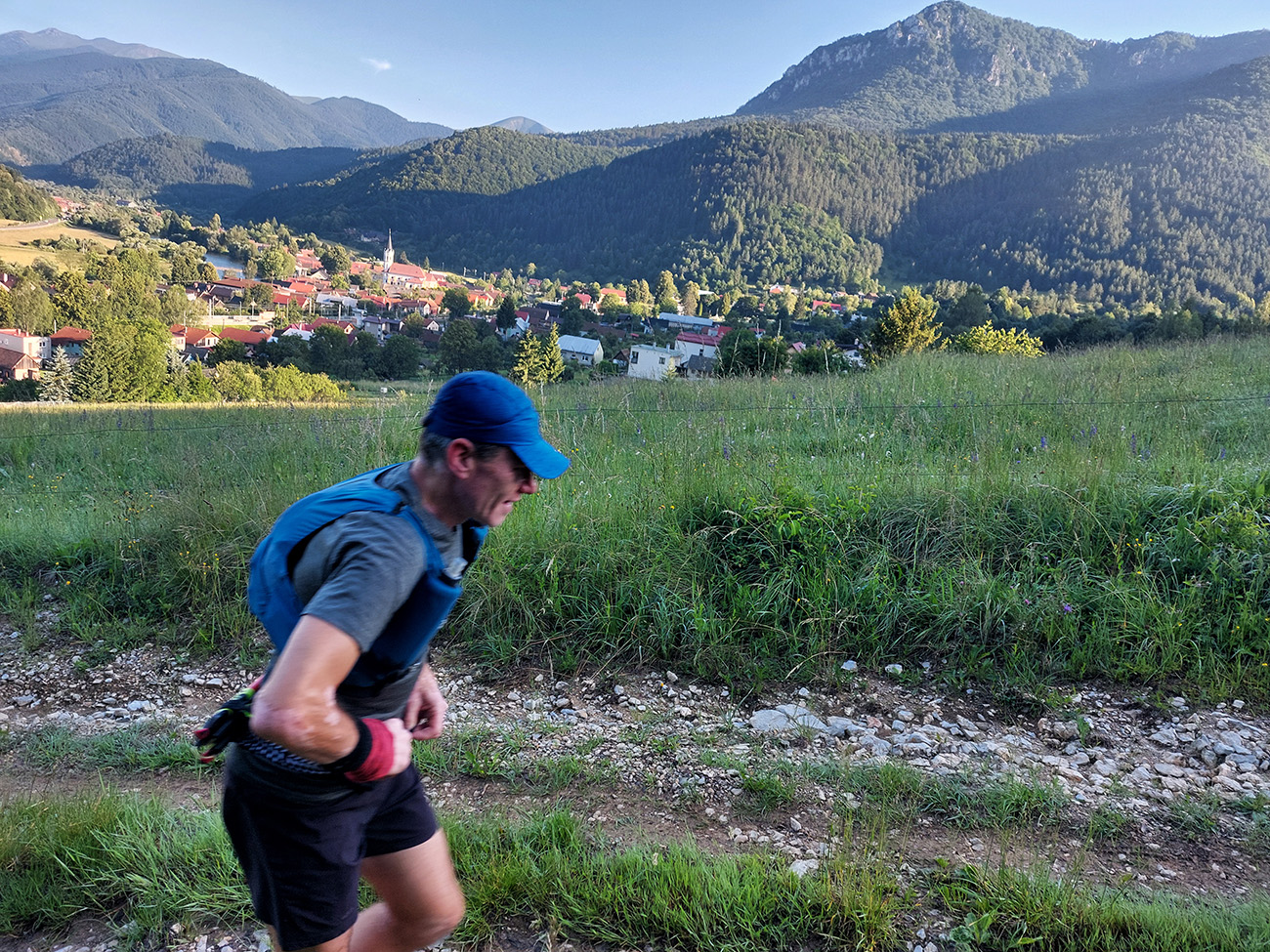 Zahrievačka_nad_Stankovanmi,_pod_dohľadom_Šípu.