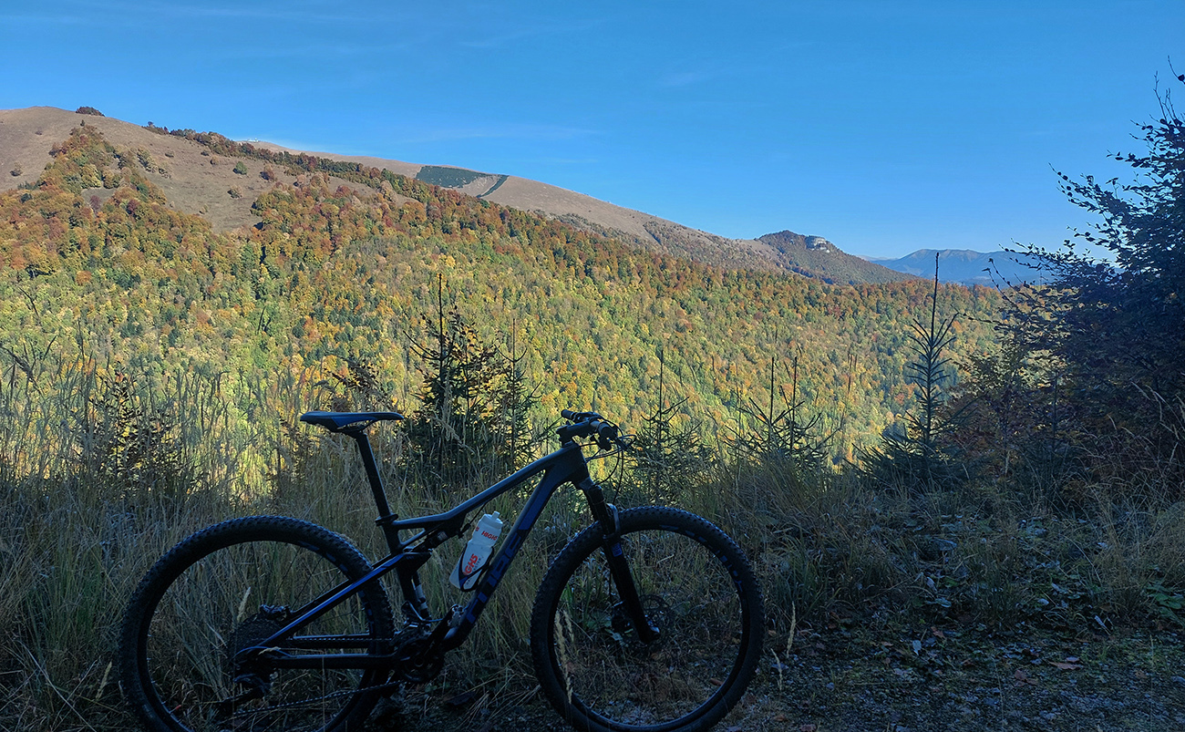 Na_konci_traverzu:_vykukli_aj_Krížna,_Majerova_skala,_Prašivá._