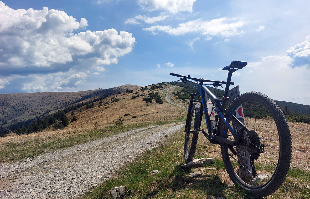 Po_ďalšej_strmine_už_zapózuje_Krížna.