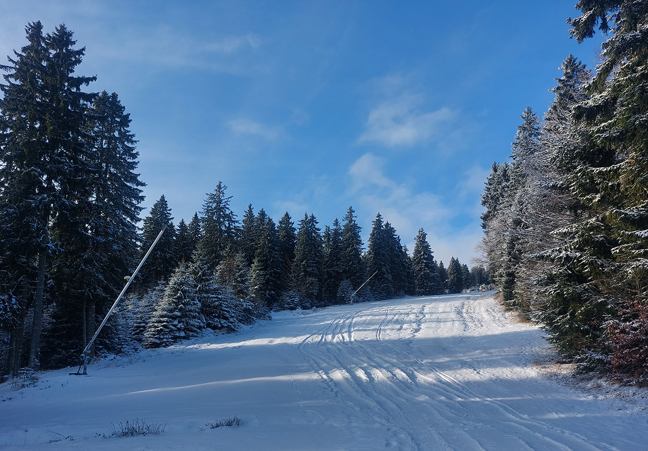 Ešte_sa_nesyčí,_no_hore_brehom_už_by_to_šlo_komfortne.